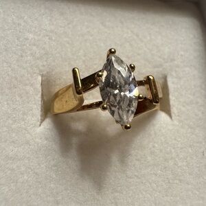 Elegant Gold Colored Women's Clear Gemstone Costume Ring size 8